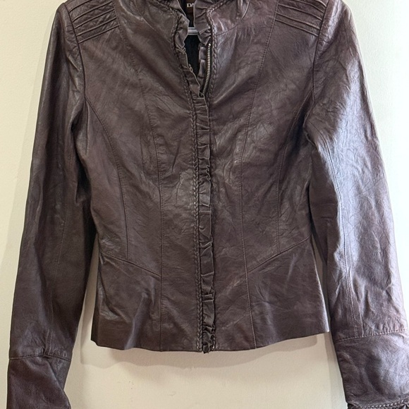 Danier Brown Leather Jacket with Stand-Up Collar and Fitted Silhouette - Picture 2 of 4